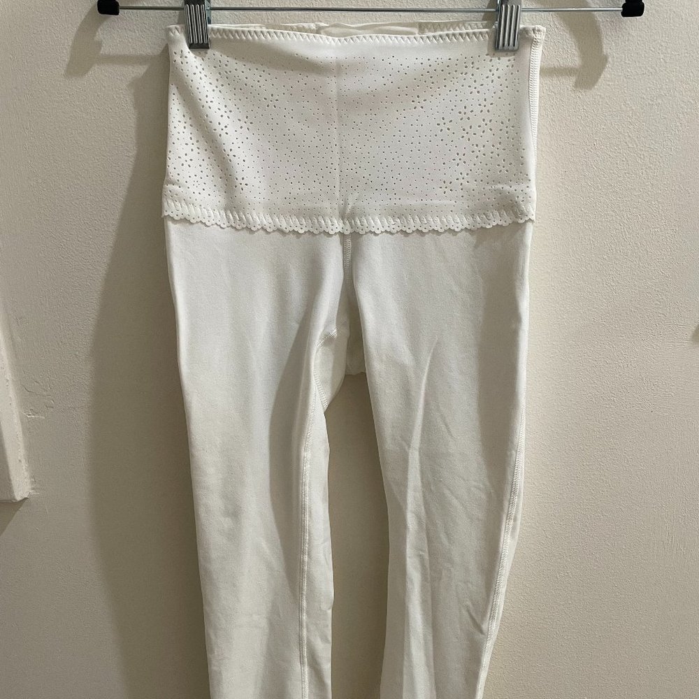 Brand New Lululemon Athletica White Scalloped Yoga Leggings
